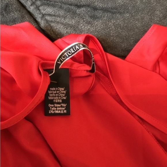Victoria’s Secret Red OSFM LOVE short sleeve robe/cover up - Picture 9 of 11